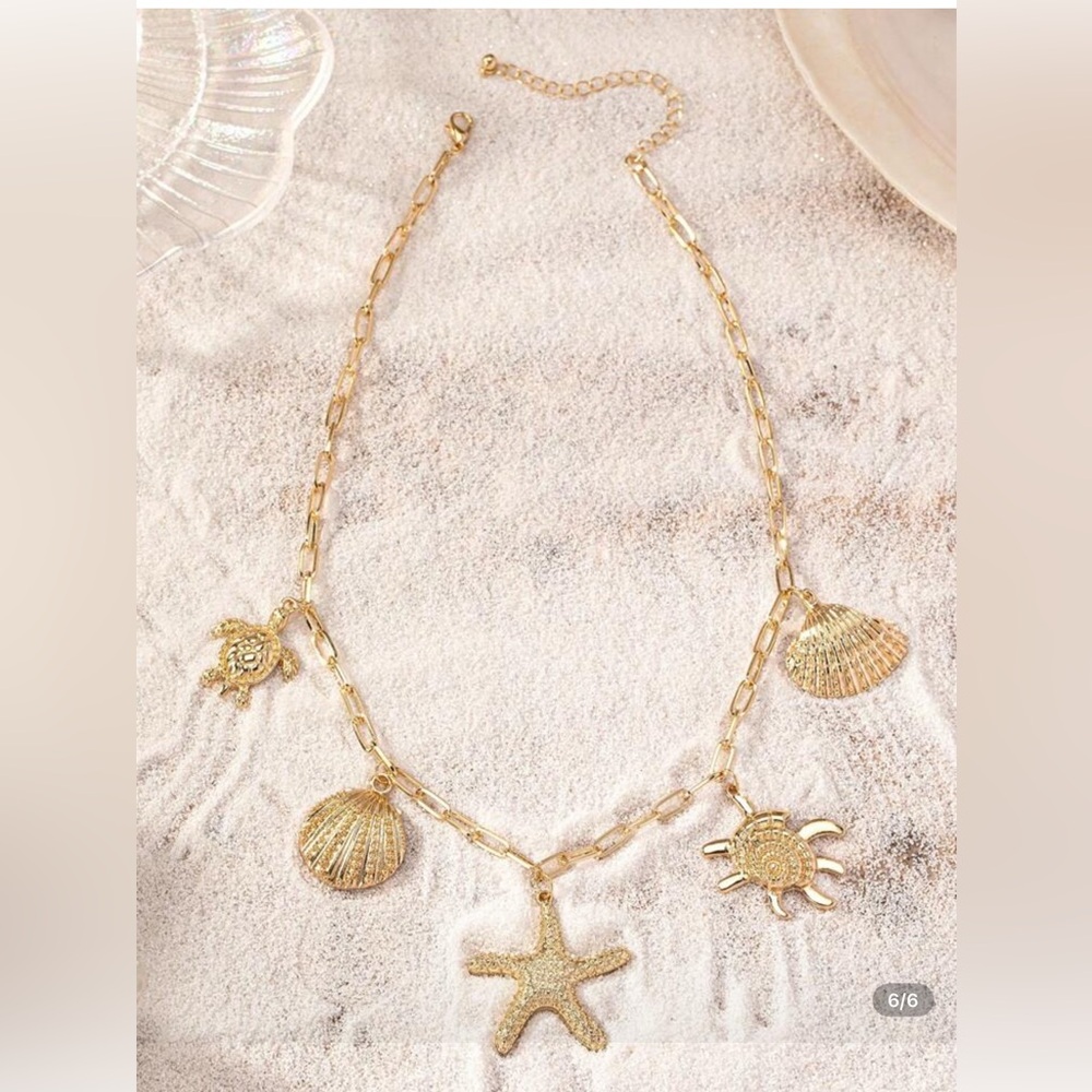 NWT Gorgeous Gold Sea Life Necklace with Shell Starfish, Seashell & Turtle Charm - Picture 5 of 6
